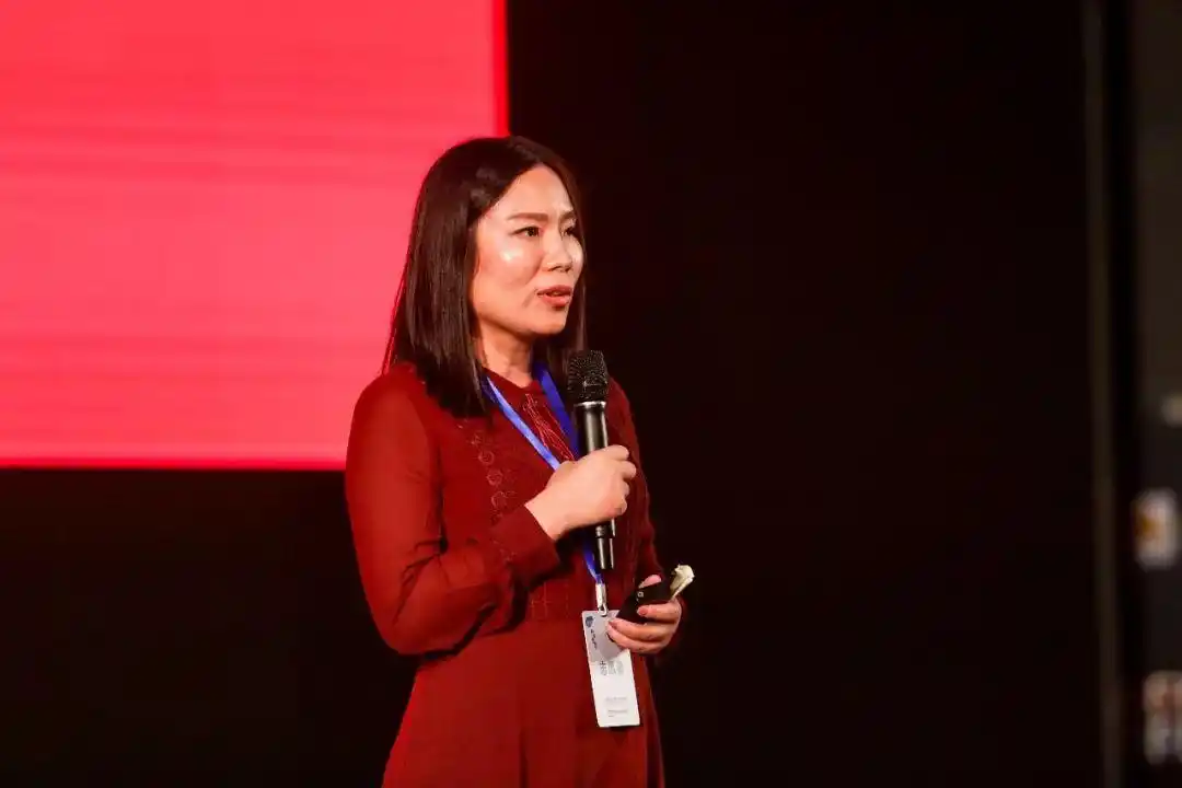 tedxhangzhou创始人张玲玲"罗素曾说,须知参差多态,乃是幸福的本源