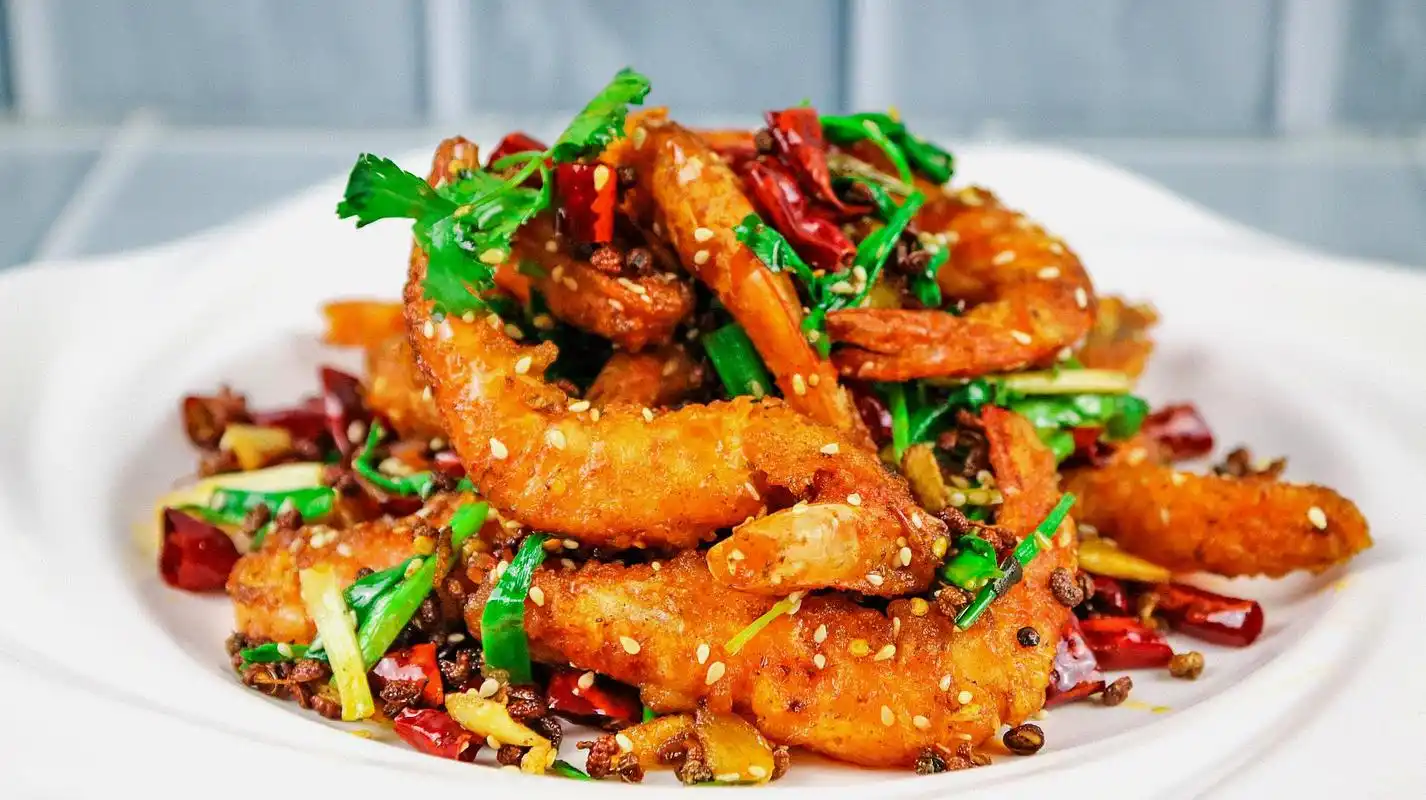 这才是香辣虾最好吃的做法,学会这一招,香辣酥脆,下酒又下饭