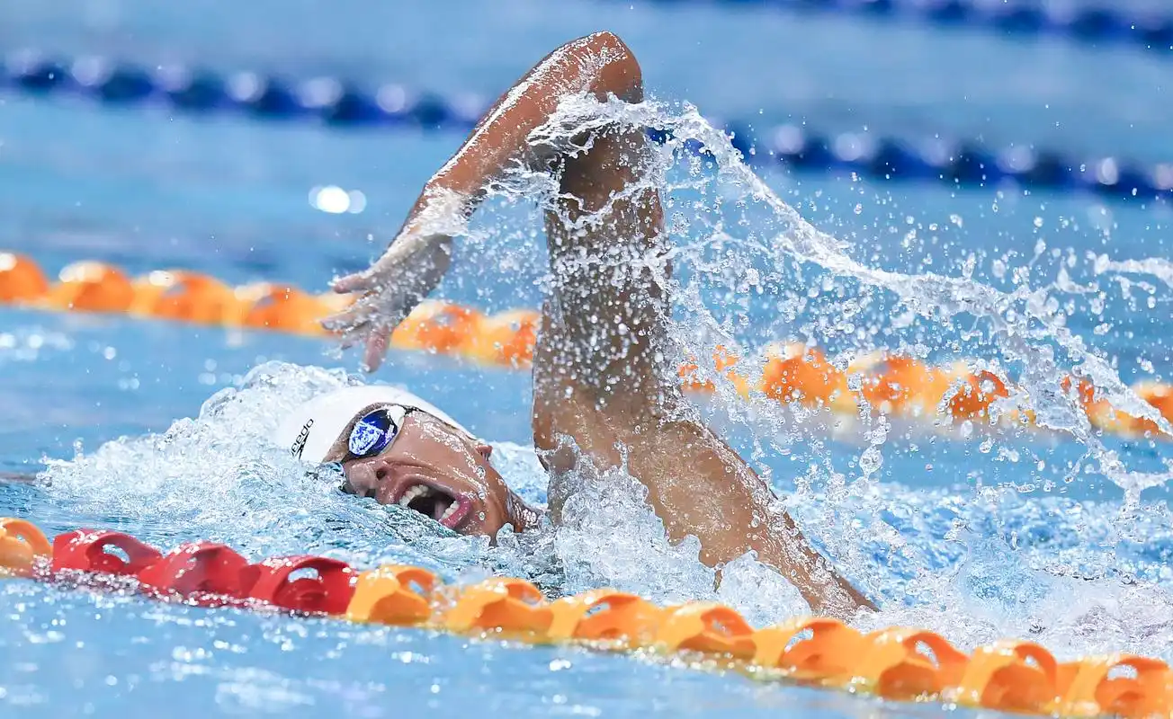 游泳——短池世界杯北京站:季新杰获男子400米自由泳冠军