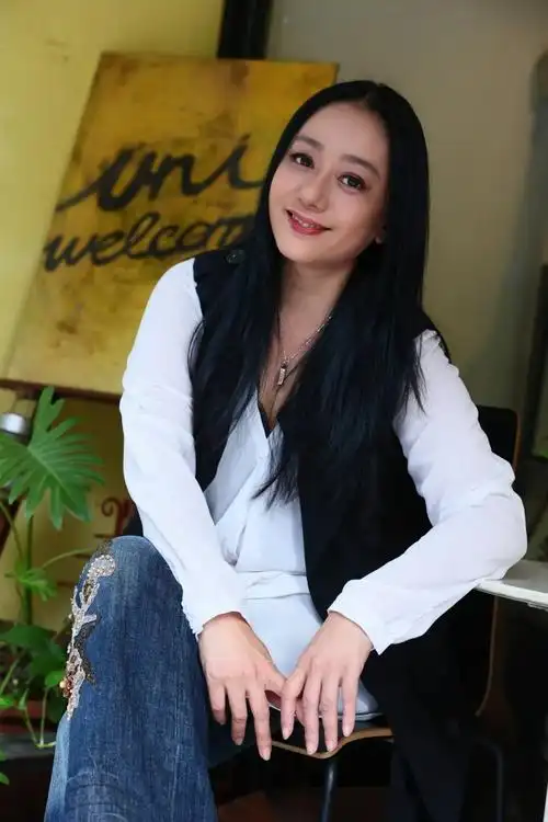 与张学友合唱成名的高慧君,跟小17岁男友分手,原因是51岁的她不能生育