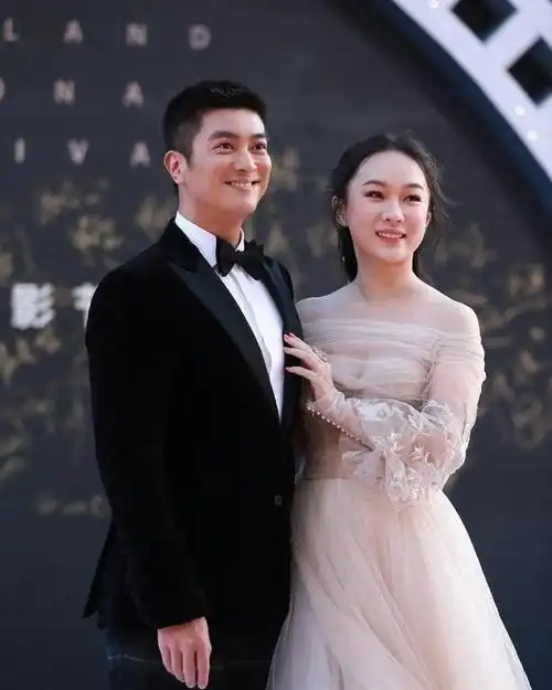 谄媚逢迎讨好大佬,私交混乱陪睡上位,"交际花"霍思燕现形记