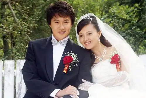 演艺事业风生水起,但其感情生活却一片空白,曾经网络谣传傅晶的老公是