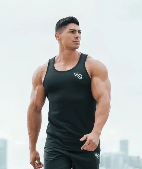 24岁男子坚持健身锻炼7年练就出好身材今天来给分享他的方法