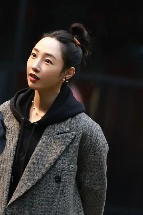 白百何超话开机9615 今日份简冰@白百何剧照新鲜送达今晚19:30