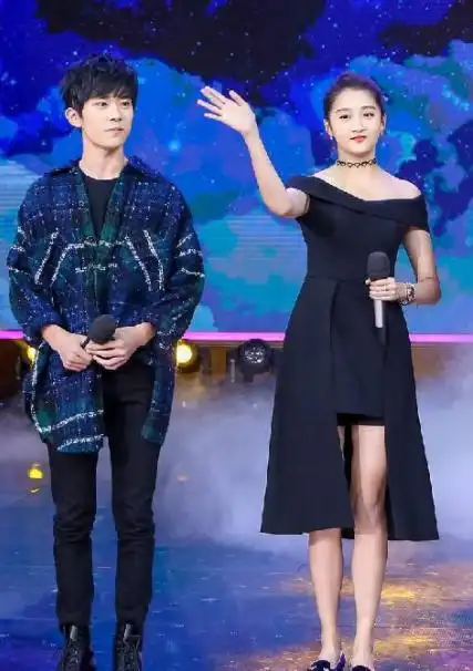 关晓彤成鉴定器,网友:谁虚报了?