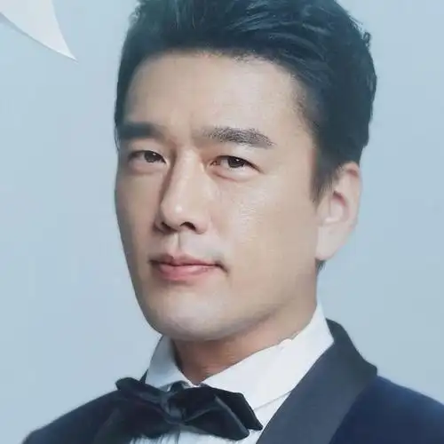 45岁男星:曾立志当"奸商",成名不忘娶初恋,出道24年0绯闻