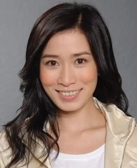 余诗曼年轻时旧照,嫩得能掐出水,最后一张似刘嘉玲