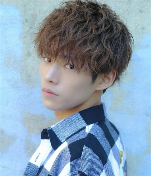 男生空气纹理烫 帅气清爽超有型_男生烫发 - 美发站