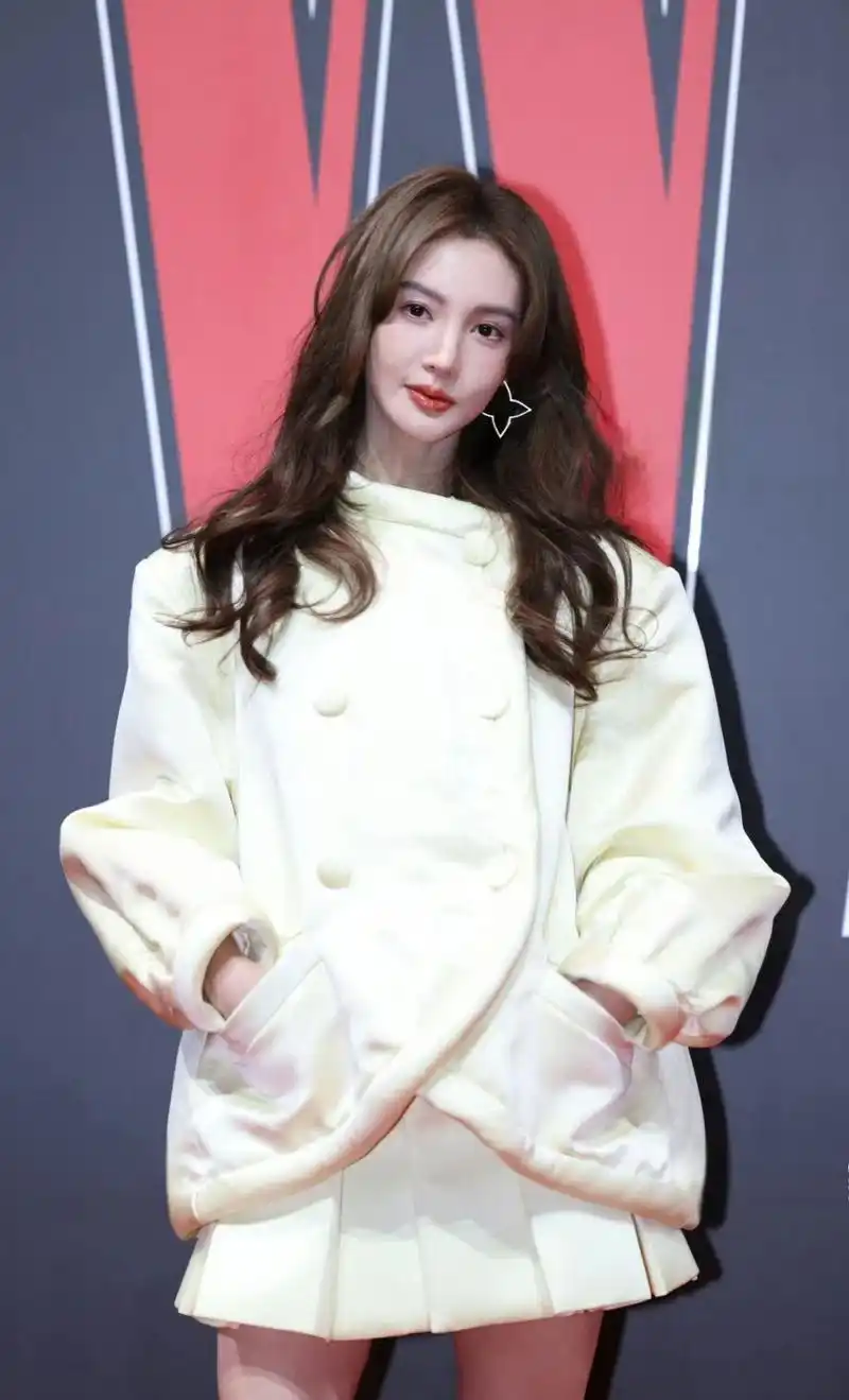 金晨的do脸背后的心酸与争议 金晨的鼻子成为了众人议论的焦点,她的