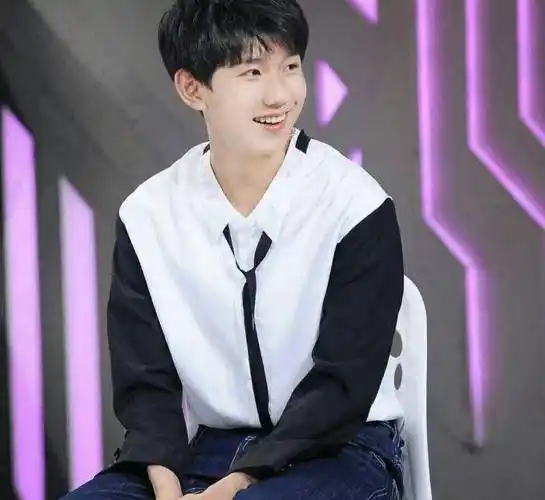 王源说自己吃了糖葫芦,工作室却拆穿他的"谎言",配图太真实了_孩子