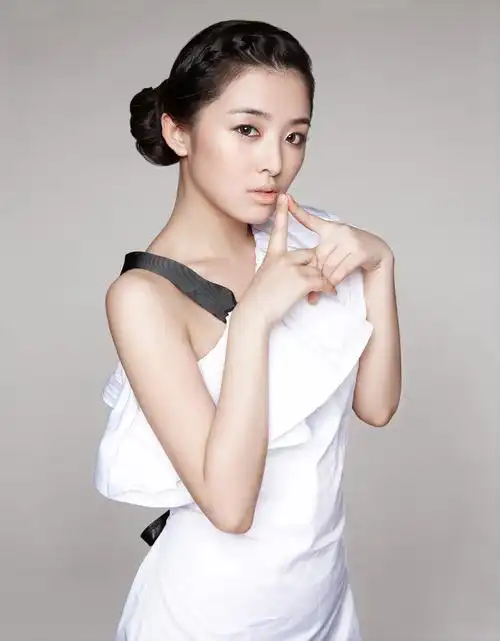 p>张含韵,1989年4月9日出生于四川省德阳市旌阳区,中国内地流行乐女