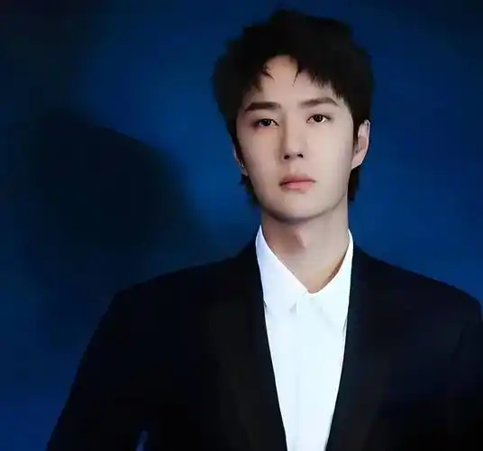 据悉,目前王一博和陈凯歌还只是在接触阶段,并未正式签约.