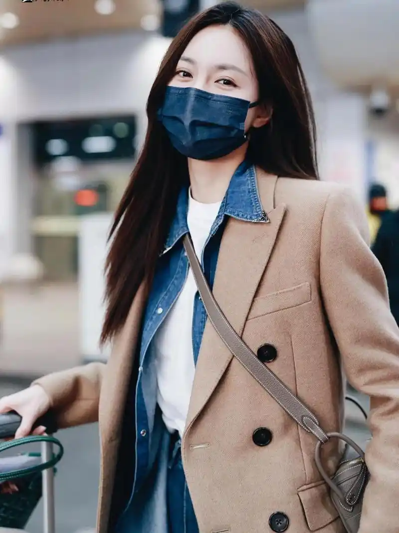 沈梦辰 穿搭 可以参考的初春叠穿 沈梦辰机场,牛仔套装搭配大衣,韩系