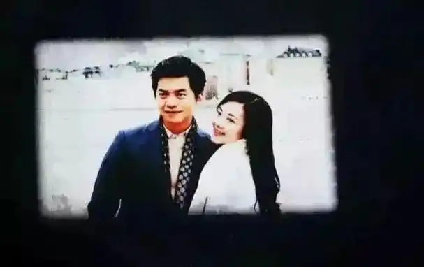 李健神仙妻子露面:清华学霸,不生娃不买房,一生都在度蜜月