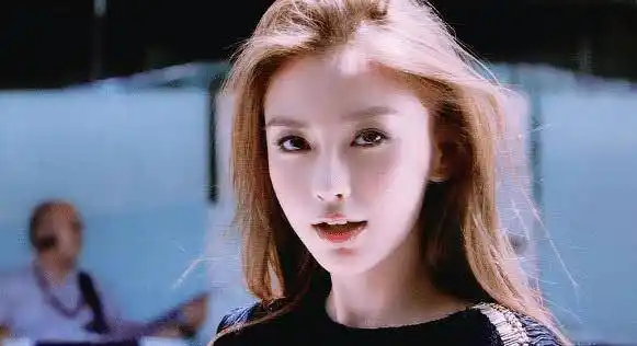 杨颖嫩模时期照片,金发碧眼酷似混血儿,简直堪称颜值巅峰期_感觉_人生