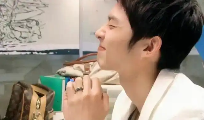 吴建豪的短发真的yyds.满满的阳光帅气感