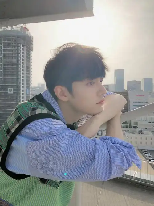 肖战 理想男友穿衣典范啊朋友们 图源见水印-堆糖,美好生活研究所