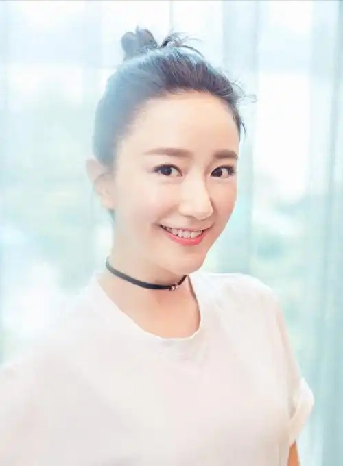 她16岁拍戏救患癌生父,是黄轩唯一公开女友,今39岁点痣后认不出