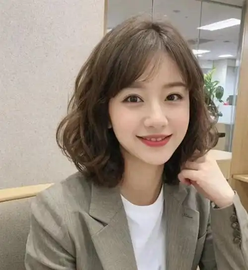 不是所有人都适合烫发,脸部有这5个特征的女人,烫完显老又土气