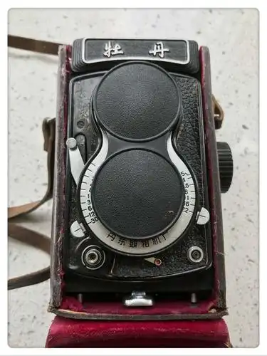 留,而过去生活中的所有物件,却以其缄默的存在,真实的诉说着往昔岁月