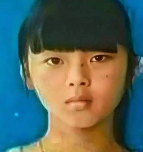 原创杨超越从餐厅服务员到女偶像让多少二代们把不服气咽回了肚子