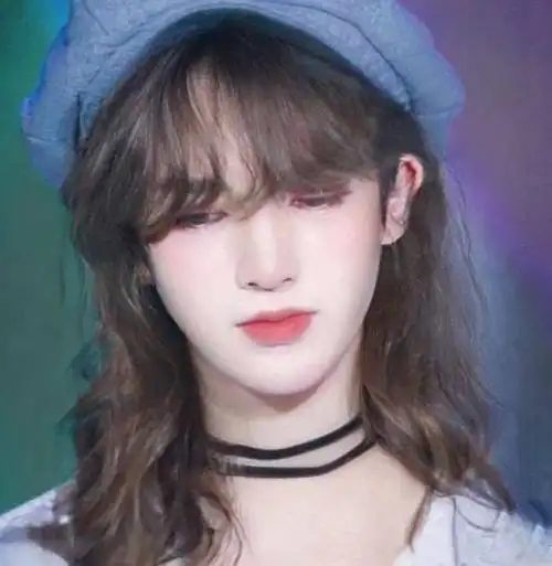 男星女装扮相,朱正廷甜美,焉栩嘉文静,看到小李子挪不开眼睛