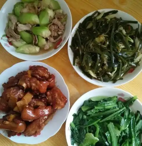 外孙和孙子的区别待遇,从餐桌上的饭菜就能够看得出,谁比较受宠