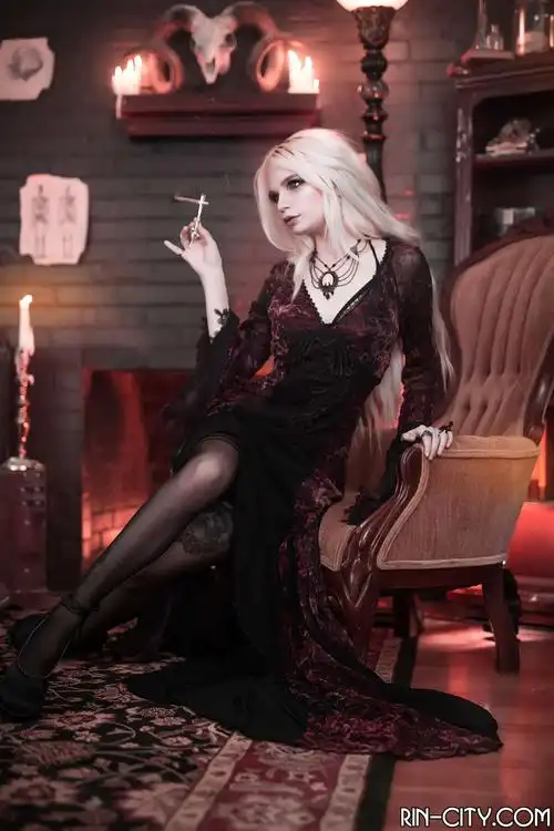 德国妹子万圣主题cos美图性感女巫让人顶不住啊