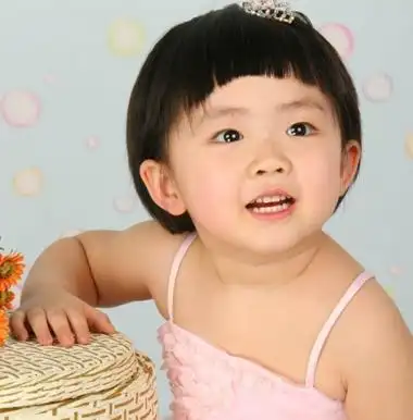 小女孩短发发型图片潮流儿童女孩子的短发发型图片大全