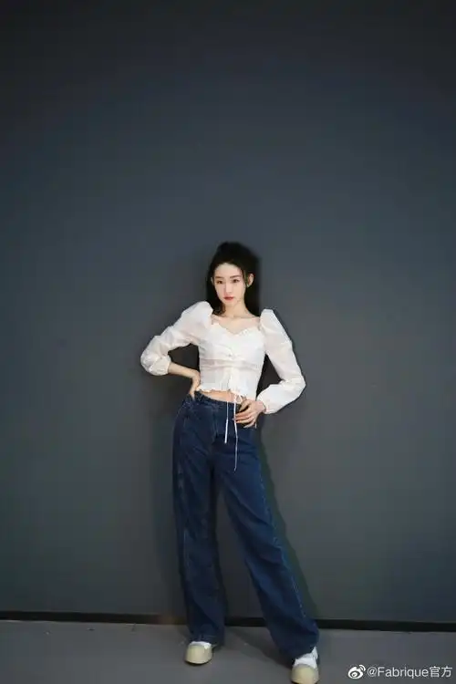 牛仔裤:cosima christa with fabrique#liveunique#张艺凡超话