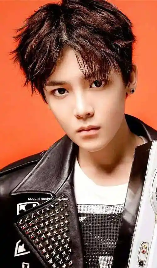 小鲜肉侯明昊帅气写真图片