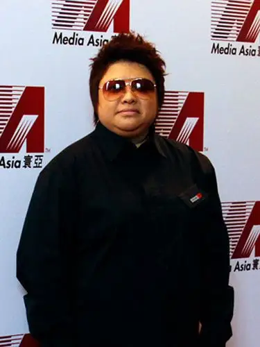 图文:韩红一袭黑衣霸气外露