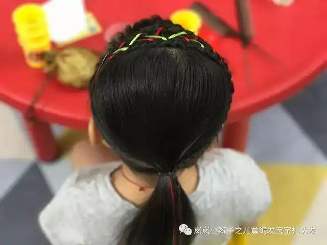 岚岚小辫子儿童编发 第122个发型 简单的彩带穿法不一样的视觉效果