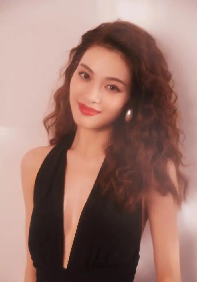 钟楚曦红唇卷发演绎复古风情 穿深v开叉长裙超性感-搜狐大视野-搜狐