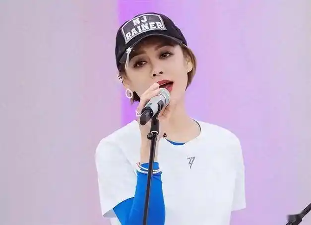 讨论案件法律宁静在与古雷结婚期间选择了外遇,所以当两人分割财产时