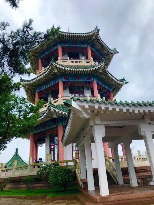 雨中游小鱼山公园及文化名人街区