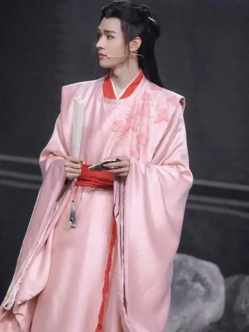 是粉色的温客行和龚俊