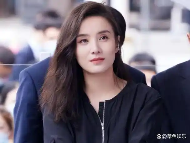 揭秘影后宋佳的情感世界为何43岁的她依旧单身婚姻成谜