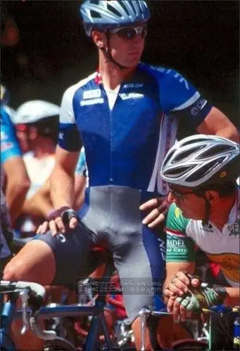 运动场上紧身裤的尴尬 - 佐手幸鍢 - 佐手幸鍢