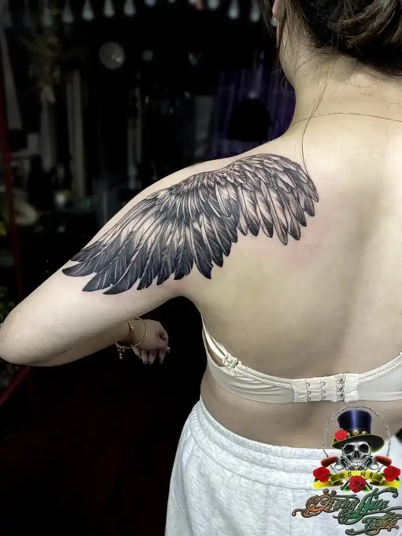 翅膀纹身