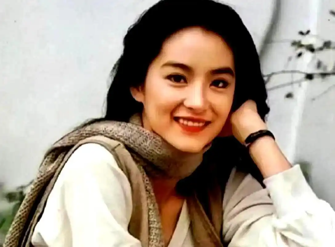 即使再怎么修图,也难以复制林青霞年轻时的美貌.