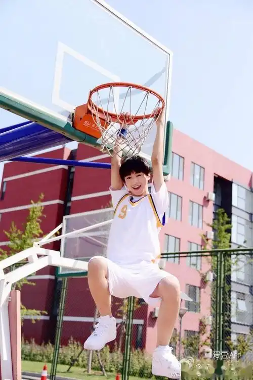 盘点王俊凯打篮球合集耍帅的样子迷倒粉丝