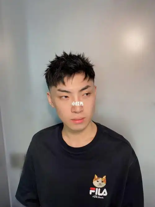 凌乱前刺发型_发型_绅士们gentry-m攻略_男士发型_潮流_时尚_刘海