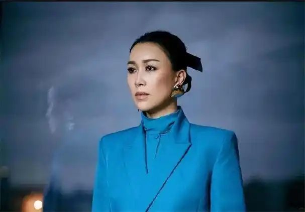 回顾前国脚高峰与那英恋爱却出轨曾2次入狱今成俱乐部老板