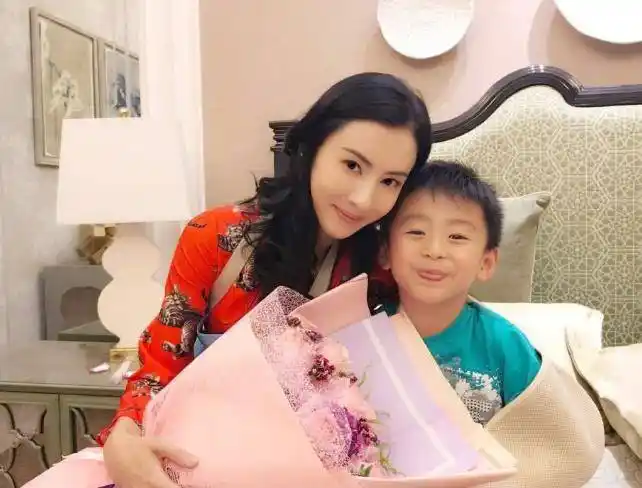 谢贤不再隐瞒,公开张柏芝三胎和谢家关系,谢霆锋这次不再背锅_王菲_大