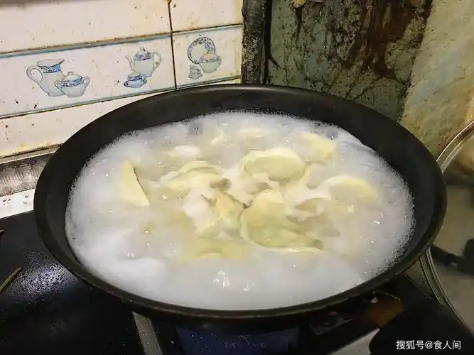 当然在煮饺子的过程当中可以调汁了哦.