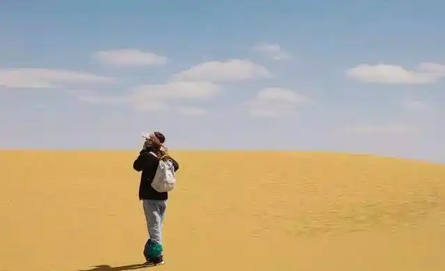 没人扶你的时候,自己要站直,背影要美,路途还很长_人生路