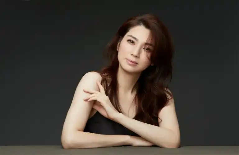 洪欣微博晒美照配文感谢儿女们的陪伴却一字不提丈夫张丹峰