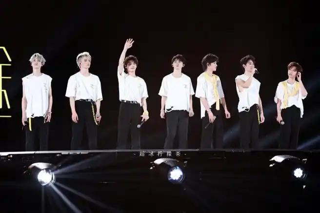 演唱会#超高清的美貌暴击 以及 有很多小心思的穿搭细节喜欢在舞台上