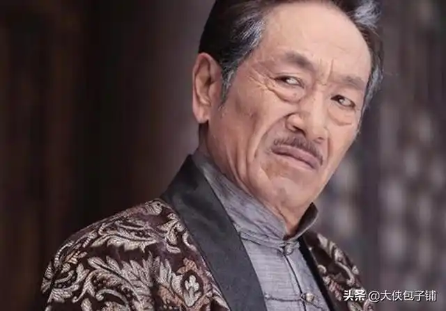 倪萍,60岁,山东荣成人,中国著名的主持人,演员,散文作家以及画家.